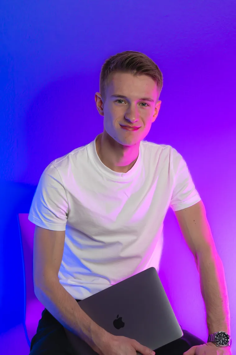 Harmen ten Brink, oprichter Sendit Media. Videoproductie en content marketing in Noord-Nederland